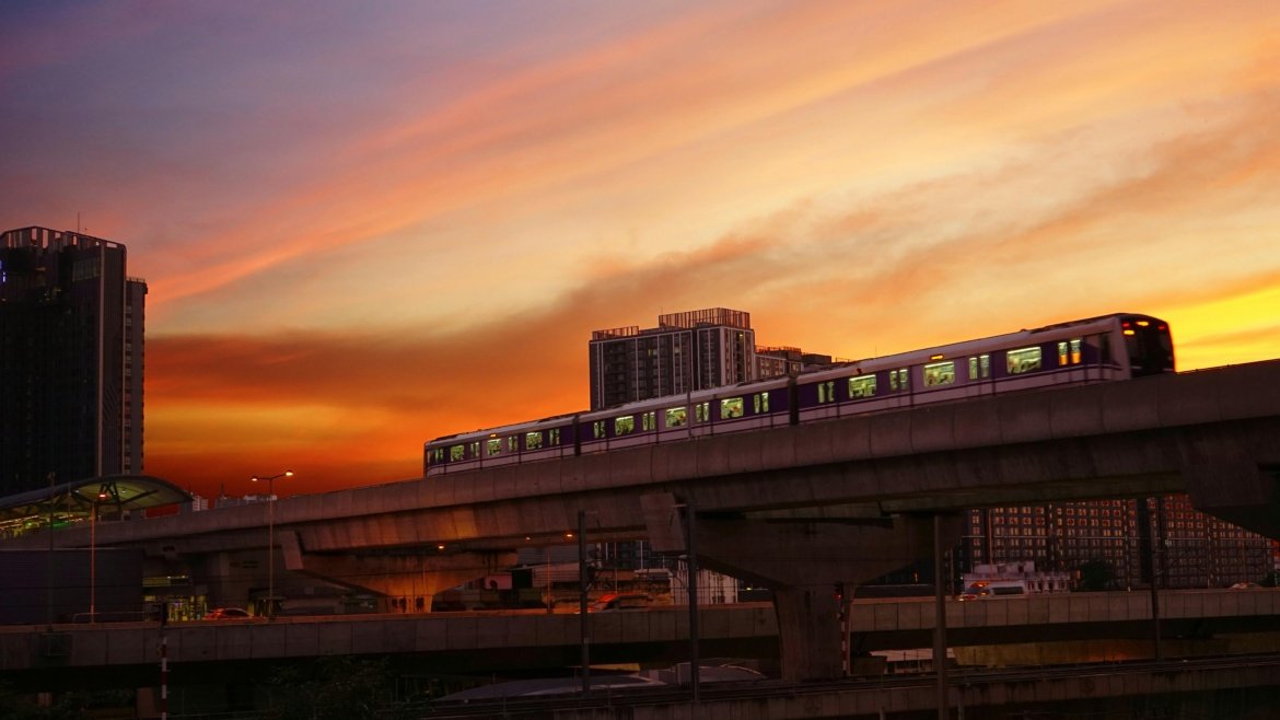 Suit Fabric Options in Bangkok’s Humidity