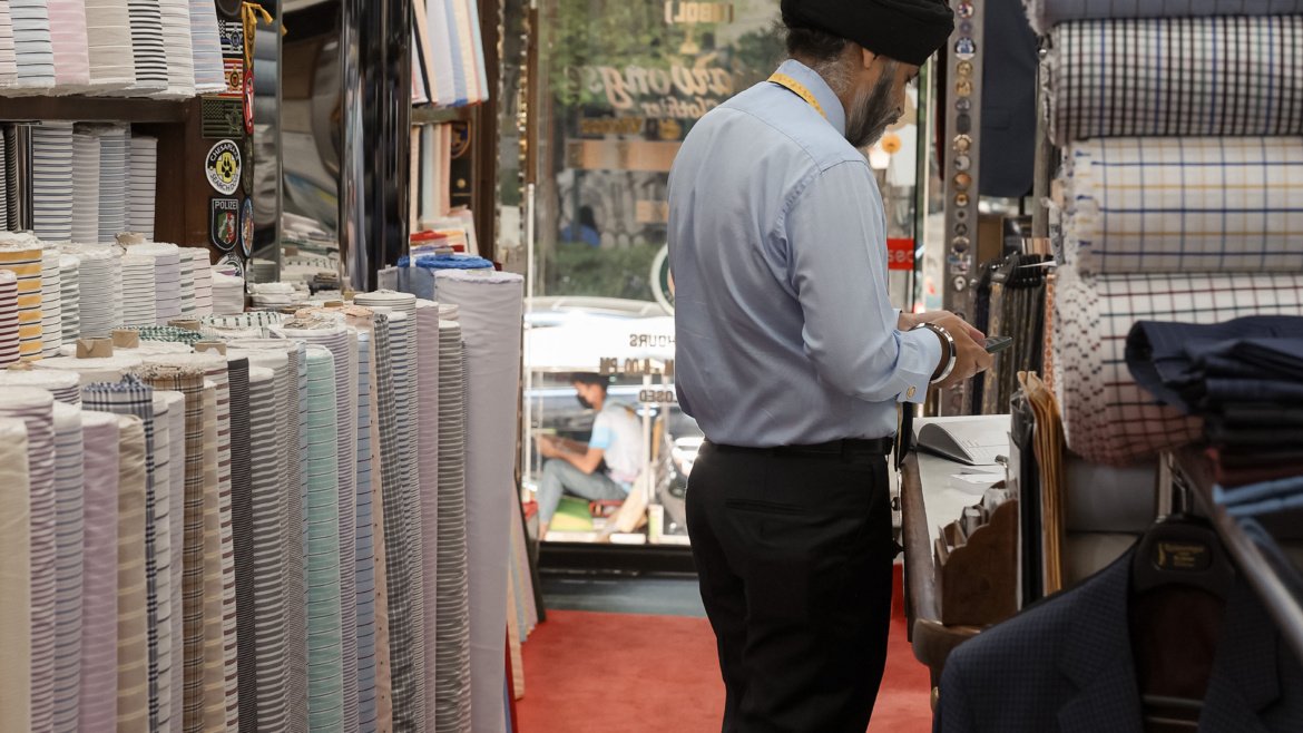 Deconstructing the “Bangkok Air-Con” Hybrid Jacket: A Guide to Custom Suits in Bangkok