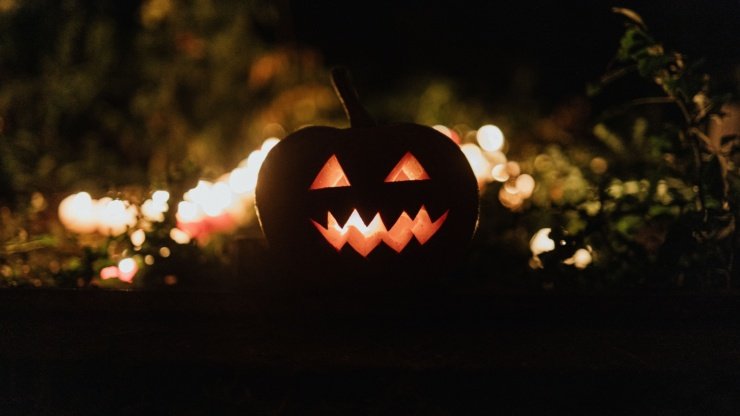 8 Iconic Movie Suits to Wear This Halloween